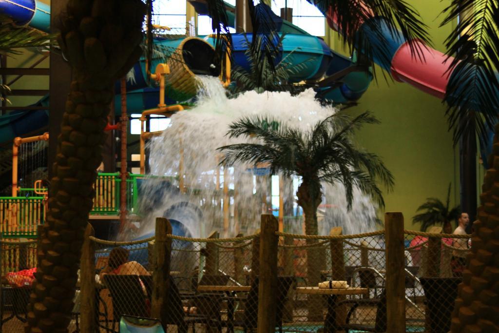 Maui Sands Resort & Indoor Water Park Сандаски Экстерьер фото